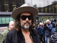 Russell Brand admite haber tenido relaciones sexuales con una joven de 16 años en la década de 2000