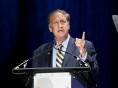 Adam Aron de AMC apoya la compra de Warner Bros. Discovery de David Ellison