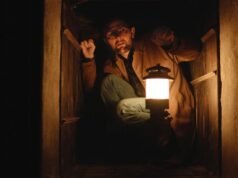 Reseña de ‘Hokum’: Adam Scott sobresale como un novelista amargo que se hospeda en una posada espeluznante
