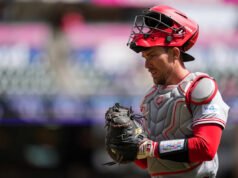 El error del receptor de los Rojos Tyler Stephenson en las Pequeñas Ligas lleva a una entrada de 7 carreras para los Cachorros