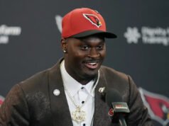 Jeremiah Love, jugador de primera ronda de los Cardinals, firma oficialmente un contrato de novato y obtiene la mayor garantía de RB en la historia de la NFL