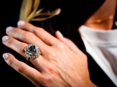 Raro diamante azul verdoso vendido en subasta por un récord de 17,3 millones de dólares