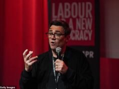 Burnham enfrenta reacciones violentas por plataforma compartida con los Verdes