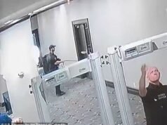 Momento alucinante: el perro K9 parece olfatear al tirador de WHCD momentos antes de correr al salón de baile