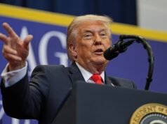Trump bromea diciendo que no hay lugar más seguro para él que una comunidad de jubilados en Florida después del tercer intento de asesinato