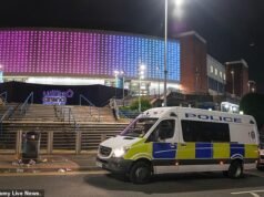 Joven de 19 años acusado de ‘engaño de bomba’ después de que el concierto de Peter Kay fuera abandonado después de 45 minutos