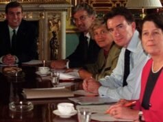Revelado: Fue el NSPCC quien presentó por primera vez a Andrew Mountbatten-Windsor a Peter Mandelson, como admite el director de recaudación de fondos de la organización benéfica que ahora se arrepiente.