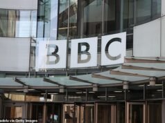 Un violento presentador de la BBC le rompió la muñeca a su colega en un ataque que fue “silenciado por los jefes”… en el último encubrimiento tras los escándalos de Scott Mills y Huw Edwards.