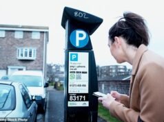 ¡Estacionamiento loco! Siete de cada diez conductores han tenido dificultades para pagar el aparcamiento con su teléfono debido a la mala señal, y muchos siguen siendo multados.