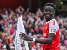 La estrella del Arsenal que respondió enfáticamente a sus críticas y al cambio sorpresa de Mikel Arteta merece un gran crédito mientras los Gunners disipan los temores de “embotellarse” en la victoria del Fulham, escribe ISAAN KHAN
