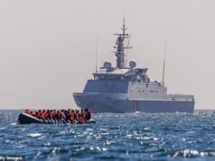 Francia, ¡toma nota! Las bandas de embarcaciones pequeñas se enfrentan a una rápida justicia por parte de la policía belga, con 40 presuntos traficantes y más de 360 inmigrantes arrestados.