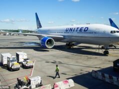 United declara emergencia a bordo después de que un pasajero enloquecido intentara ingresar a la cabina del piloto en el aeropuerto de Newark