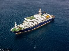 Los pasajeros de un crucero por el Atlántico de 35.000 libras esterlinas afectados por hantavirus transmitido por ratas cuentan su infierno mientras permanecen atrapados a bordo porque las autoridades de Cabo Verde no les permiten desembarcar: se temen más casos después de que tres mueran y el británico siga en estado crítico.