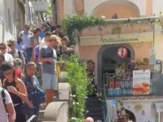 Los turistas inundan pequeños pueblos italianos con multitudes “bloqueando calles y atrapando a los residentes en sus casas”