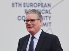 Starmer dice que Gran Bretaña debe acercarse a la UE mientras Bruselas “exige mil millones de libras al año” para los esfuerzos por deshacer el Brexit