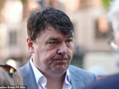 ‘Nunca llamó para preguntarme cómo estaba’: el cocreador de Father Ted, Graham Linehan, acusa a Ardal O’Hanlon de abandonarlo en medio de una disputa trans