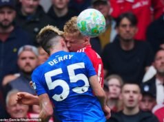 La estrella del Struck Chelsea, Jesse Derry, de 18 años, comparte una actualización después de ser llevado al hospital luego de un repugnante choque de cabezas.