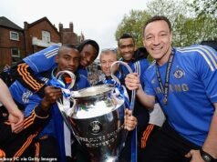 El furioso John Obi Mikel afirma que los jefes del Chelsea están desairando deliberadamente a “aquellos que CONSTRUYERON el club bajo Roman Abramovich” y explica por qué John Terry debe estar involucrado.