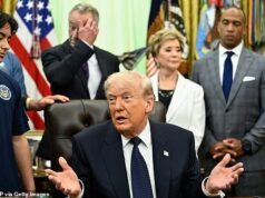 Irán se burla de Trump por detener su ‘fallido Proyecto Libertad’ en 48 horas, mientras un buque portacontenedores francés atacaba mientras transitaba por el Estrecho de Ormuz.