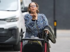 Mujer que destruyó la glicina de su vecina antes de golpearla repetidamente con una muleta rompió la orden de restricción incluso antes de salir de la sala del tribunal