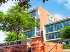 La escuela de medicina de UCLA discriminó a estudiantes blancos y asiáticos, según una investigación del Departamento de Justicia, mientras dos miembros del personal despiertos son nombrados y avergonzados.