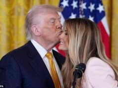 Donald Trump detiene las operaciones para “liberar” barcos en el Estrecho de Ormuz, diciendo que la guerra con Irán podría terminar en una semana.