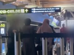 La novia de ISIS revela lo que más extrañaba de Australia después de unirse al estado terrorista, mientras aborda su vuelo a casa