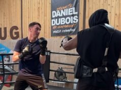 ¡Entré como Daniel Dubois! Observe al entrenador Don Charles poner a prueba el Daily Mail Sport, con la ayuda del entrenador Mohammed Ali