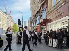 Los TikTokers invaden los edificios de Scientology mientras el truco viral de las ‘carreras de velocidad’ llega al Reino Unido: los jóvenes descienden a la sede de la iglesia en Londres para intentar correr dentro