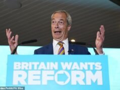 “Estoy de camino a Downing Street”, dice Nigel Farage mientras se jacta del líder reformista después de que su partido obtuviera 1.000 escaños.