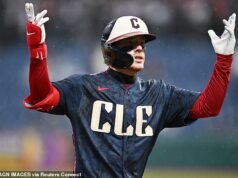 La estrella del béisbol australiano se vuelve viral después de una atrevida publicación en las redes sociales del club luego del primer jonrón de la MLB