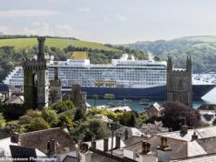 “¡Qué espectáculo tan horrible, que saquea la tierra y el mar!”: Los habitantes de Cornualles están alborotados por el crucero de 58.000 toneladas capaz de transportar 1.500 literas en su pintoresca ciudad (2.240 habitantes)