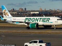 Horror cuando un vuelo de Frontier Airlines con 231 personas a bordo mata a un peatón en la pista durante el despegue, lo que provocó la evacuación por tobogán