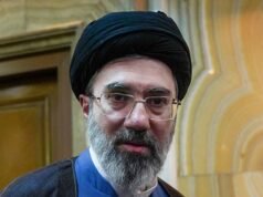 Irán dice que el nuevo líder supremo Jamenei está completamente curado de un ‘rasguño detrás de la oreja’, mientras el país responde a la propuesta estadounidense de conversaciones de paz.