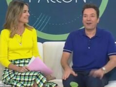 La desconsolada presentadora de televisión estadounidense Savannah Guthrie presentará el programa Wordle filmado en Manchester, después de admitir que ella y su madre desaparecida estuvieron vinculadas durante el juego.