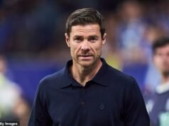 Chelsea explora un acuerdo para nombrar a Xabi Alonso como nuevo jefe: los Blues intensifican la búsqueda de la ex estrella del Liverpool, con cinco nombres más, incluidos dos entrenadores de la Premier League, en la lista corta del club