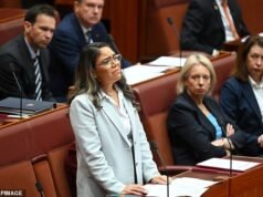 La emocional Jacinta Price colapsa mientras critica a las autoridades por fallarle a Kumanjayi Little Baby