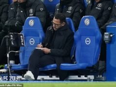 Xabi Alonso no tiene la fuerza de personalidad necesaria para recuperar el alma del Chelsea de manos de los estadounidenses de traje… pero HAY un entrenador que es perfecto para el trabajo, escribe IAN HERBERT