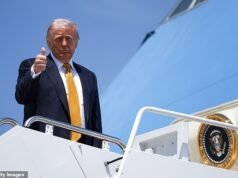 Trump VUELA a China en el Air Force One sin Melania mientras la lista revela qué familiares VIP y secretarios del gabinete lograron llegar, y quiénes no.