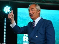 Nigel Farage promete “tirarlo todo por la borda” en las elecciones parciales de Andy Burnham mientras las cifras sugieren que la reforma podría ganar escaños y provocar el colapso laborista