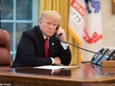 El teléfono dorado MAGA de Trump FINALMENTE se envía a los clientes… pero el misterio rodea la audaz afirmación de “hecho en EE. UU.”