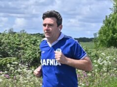 Andy Burnham concedió permiso para presentarse a las elecciones parciales mientras Keir Starmer cede a las demandas de los parlamentarios de no bloquear ‘Rey en el Norte’ por segunda vez.