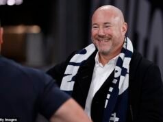 Otro golpe para el exjefe de fútbol caído en desgracia Luke Sayers cuando Carlton y AFL ordenaron entregar correos electrónicos explosivos luego del escándalo de la ‘maldita foto’.