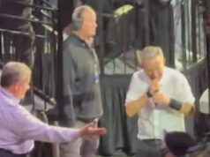 Momento mortificante: Bruce Springsteen deja colgado a Chris Christie en brutal ‘desaire’ en concierto