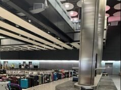 Caos de equipaje en Heathrow cuando los pasajeros furiosos se vieron obligados a esperar hasta cinco horas por sus maletas, y a algunos se les dijo que se fueran a casa sin sus maletas.