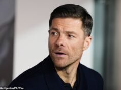 Xabi Alonso es confirmado como nuevo entrenador del Chelsea menos de 24 horas después de la decepcionante derrota en la final de la Copa FA ante el Man City, mientras el ícono del Liverpool firma un contrato de cuatro años.