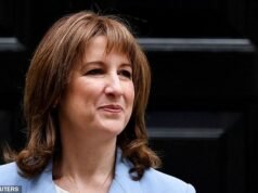 Millones de conductores serían los que más impuestos pagarían en Europa tras la intervención de la Canciller Rachel Reeves sobre el impuesto al combustible, según un análisis explosivo, que generó nuevos llamados para que ella abandone los planes de aumentar el impuesto al combustible.