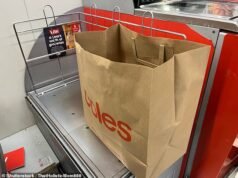 Los compradores de Coles enfrentan cargos más altos por bolsas de papel en pedidos en línea