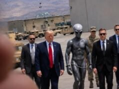 Trump genera preocupación al publicar imagen salvaje de ALIEN encadenado en base militar de EE.UU.