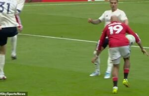 Nottingham Forest se disculpó con el jefe de árbitros Howard Webb por la controversia sobre el ‘balonmano’ de Bryan Mbeumo durante el choque contra el Man United.